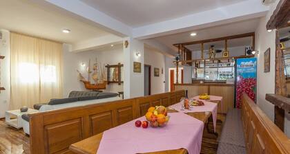 MY Dalmatia - Seaside Villa Marin