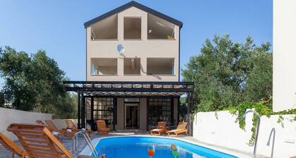 MY Dalmatia - Seaside Villa Marin