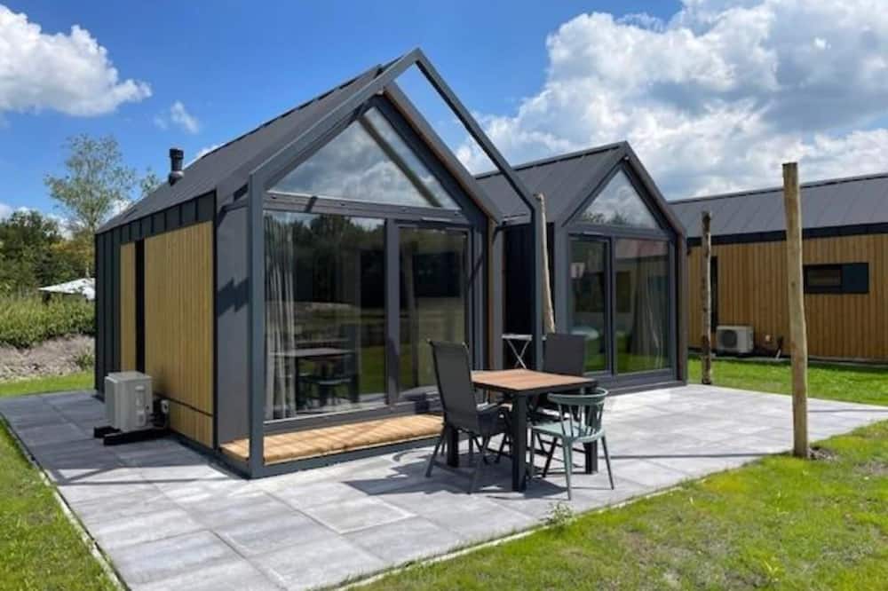 Cozy Holiday Home by the Fishing Pond