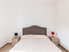 2 habitaciones, muebles diferentes y ropa de cama 