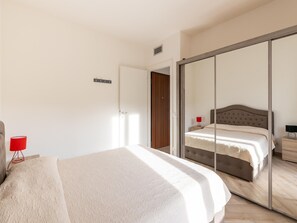 Apartemen | 2 kamar tidur dan dilengkapi dengan perabotan berbeda-beda