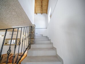 Villa | Interior - Rustic Villa With Pool Near Krka Park (Stankovci)