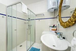 House | Bathroom - Villa With Infinity Pool, spa (Jasenice)