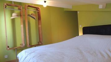 House | 1 bedroom, individually furnished, iron/ironing board