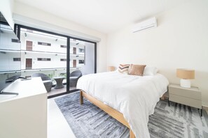 Silitysrauta/-lauta, Wi-Fi, vuodevaatteet