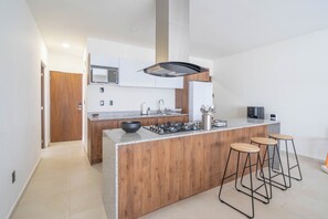 Private kitchen - Two-Bedroom Deluxe Condo with Balcony (Cancún)