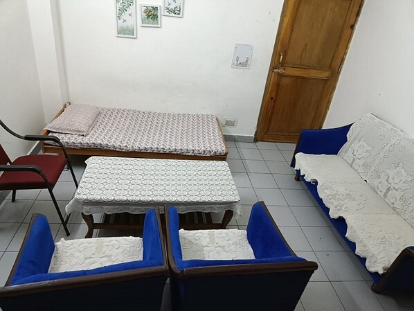 豪華雙人房, 山景 | 記憶棉床墊、房內夾萬、書桌、手提電腦工作空間