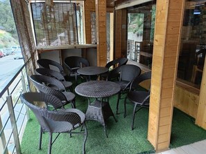 Se ofrece un desayuno a la carta (500 INR por persona)