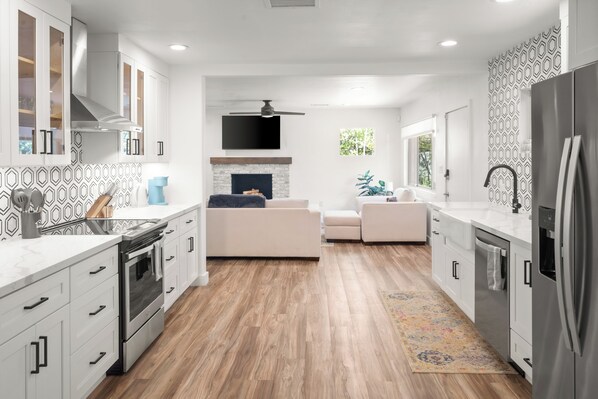 Microwave, oven, stovetop, dishwasher - Modern Fully Remodeled 3 Bedroom Gem with a Hot Tub and Close to Everything (Sedona)