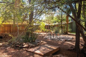 Property grounds - Modern Fully Remodeled 3 Bedroom Gem with a Hot Tub and Close to Everything (Sedona)