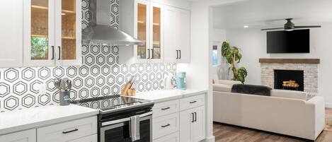 Micro-ondes, four, plaque de cuisson, lave-vaisselle