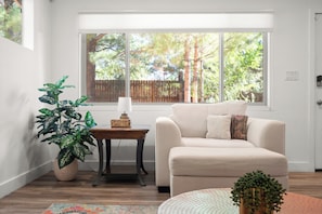 TV - Modern Fully Remodeled 3 Bedroom Gem with a Hot Tub and Close to Everything (Sedona)