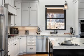 Fridge, microwave, oven, stovetop - Luxury Home 2225 In Resort I Private Hot Tub I Great Views I Best Price I Discounted Attractions (Winter Park)