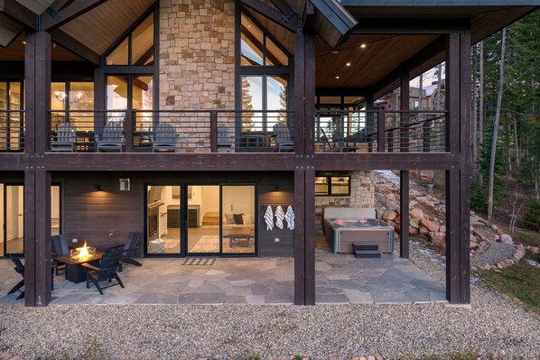 Outdoor dining - Luxury Home 2225 In Resort I Private Hot Tub I Great Views I Best Price I Discounted Attractions (Winter Park)