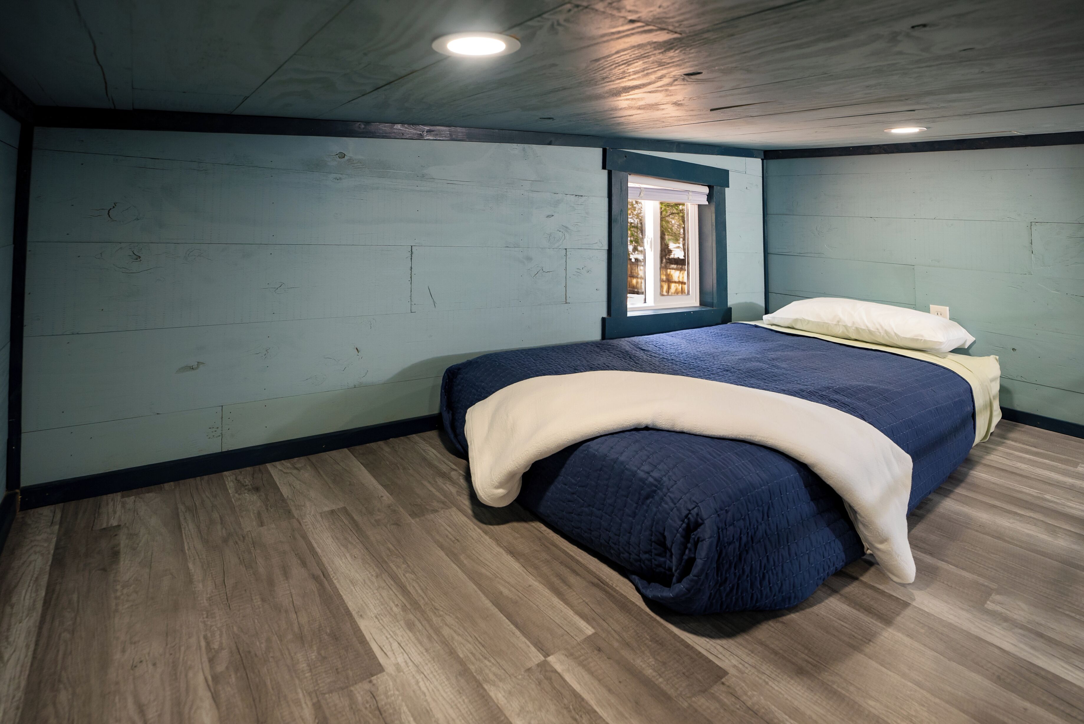 Iron/ironing board, travel crib, free WiFi, bed sheets