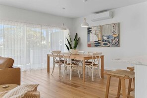 Dining - Sandy Toes - Walk to Beach, Pet Friendly, Stylish (Woolgoolga)