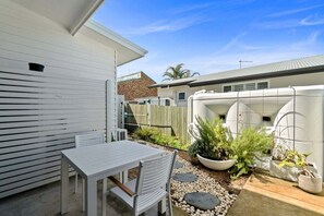 تناول الطعام بالخارج