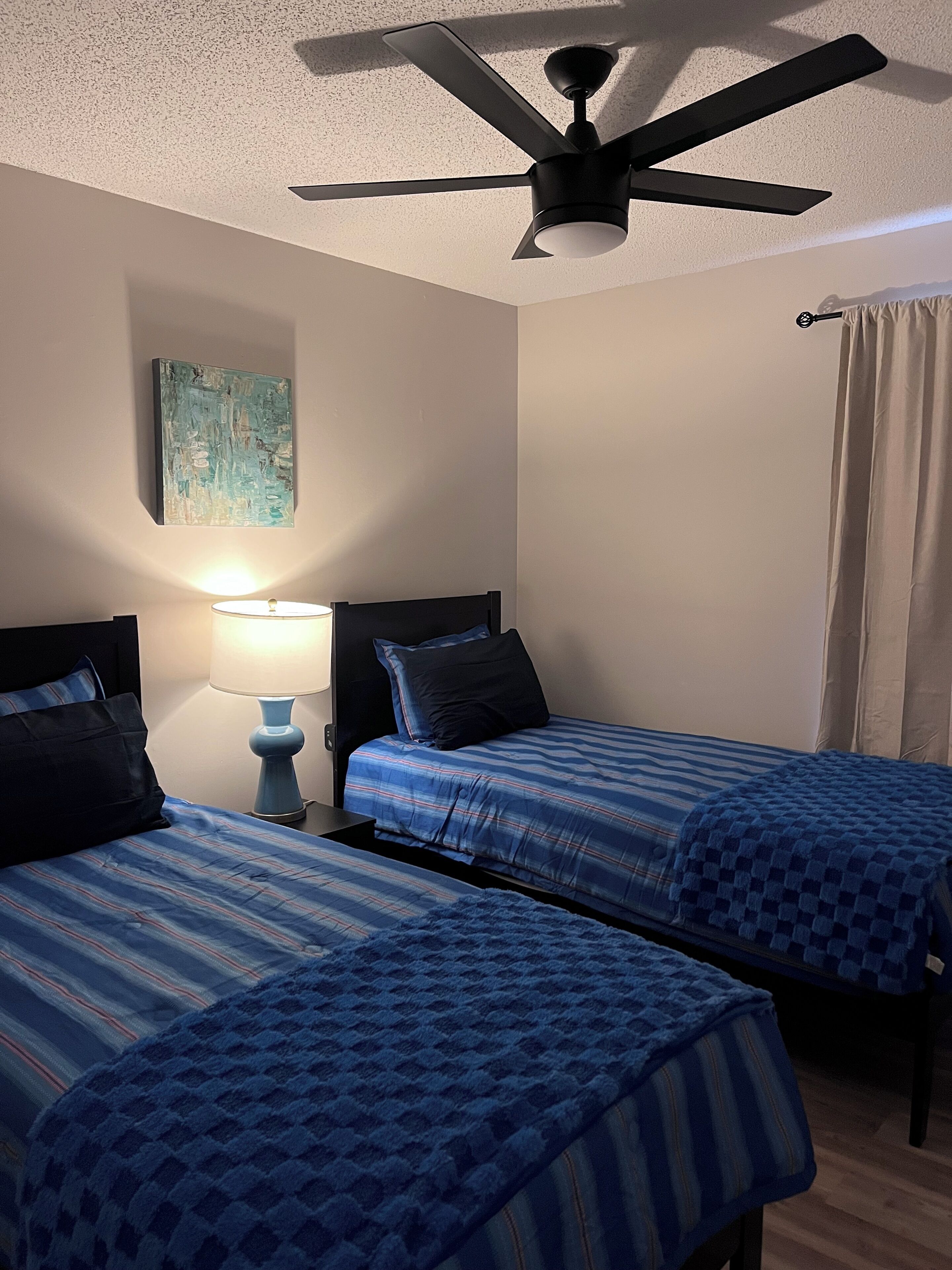 Iron/ironing board, internet, bed sheets