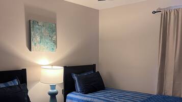 Iron/ironing board, Internet, bed sheets