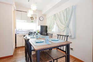 Dining - Quiet Shinjuku Area | 6-min Walk to 2 Stations (Shinjuku City)