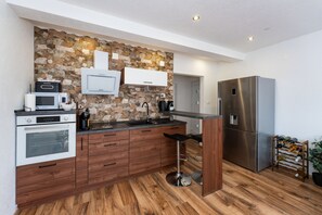 公寓 | 私人厨房 | 高脚椅、清洁用品