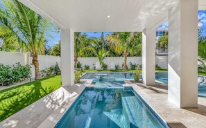 Pool - Beautiful Home with Bay Views, Hot tub, Pool! (Bradenton Beach)