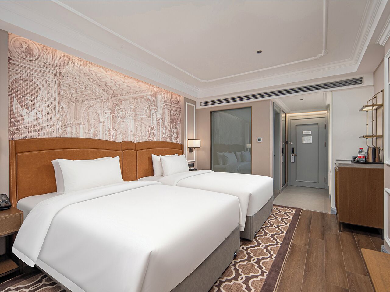 Deluxe Twin Room | Minibar, bed sheets