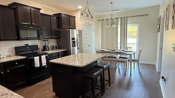 Micro-ondes, four, plaque de cuisson, lave-vaisselle