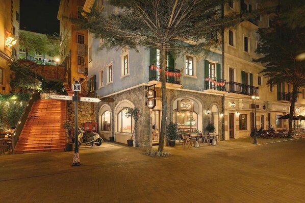 المنشأة من الخارج