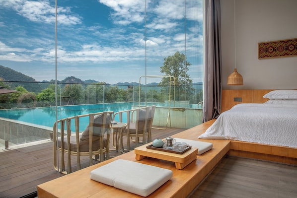 Premium bedding, minibar, free WiFi, bed sheets