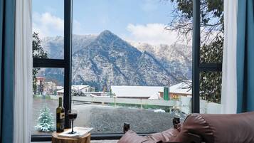 Family Studio Suite | Peralatan tempat tidur premium, bar mini, Wi-fi percuma, cadar katil