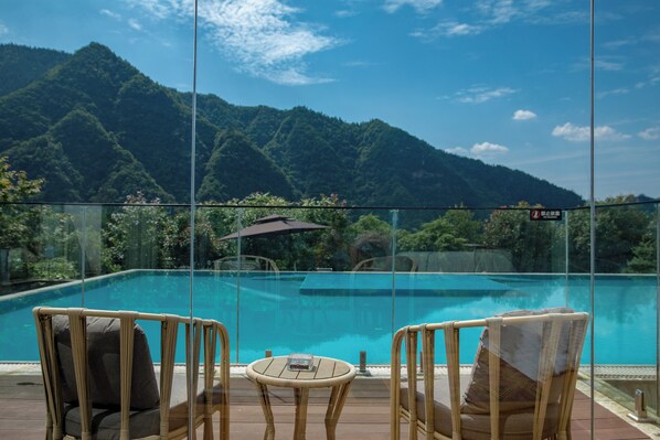 حمّام سباحة خارجي موسمي