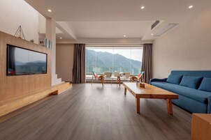 Premier Double Room | Premium bedding, minibar, free WiFi, bed sheets