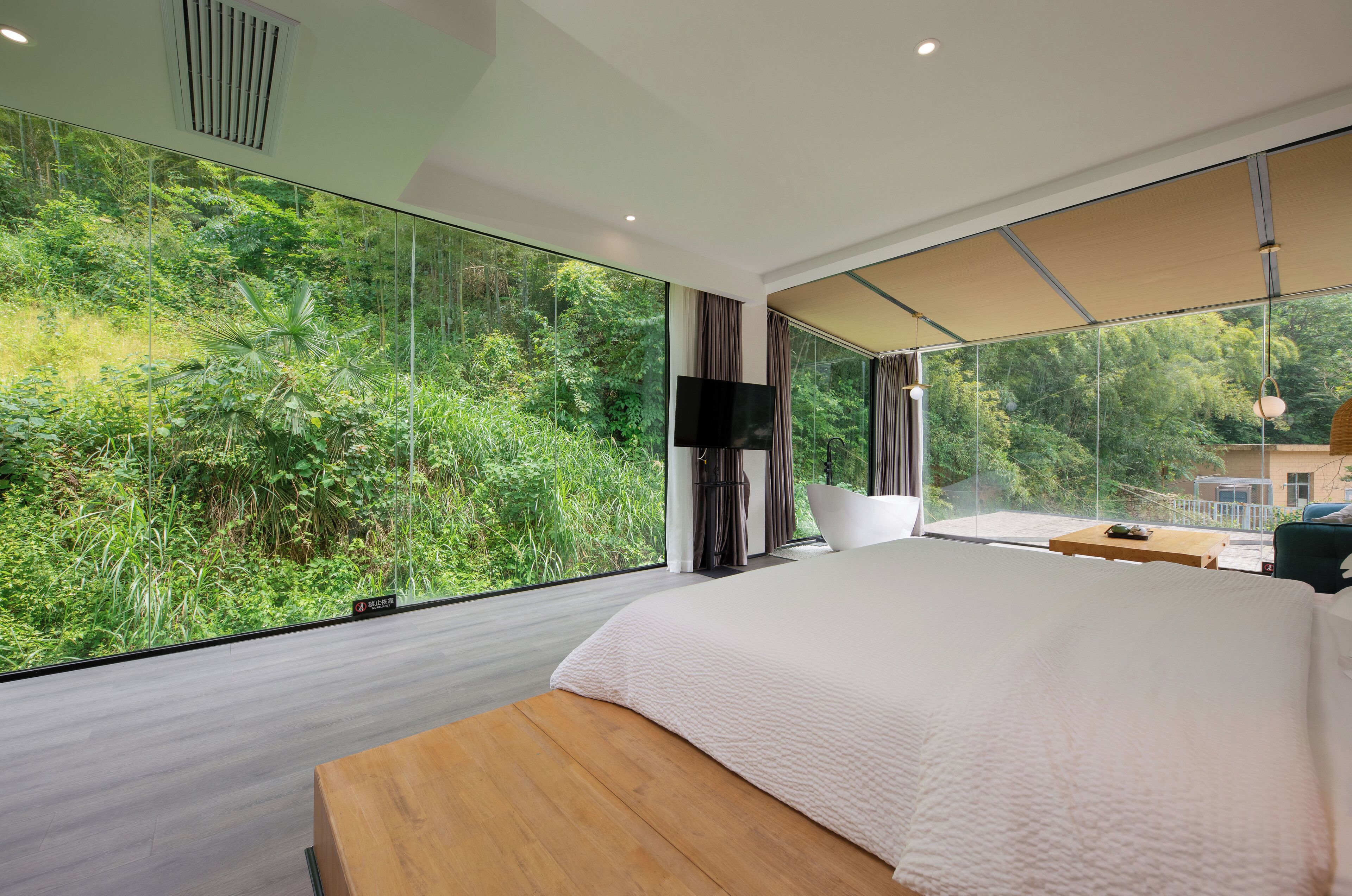 Habitació quàdruple familiar | Roba de llit d'alta qualitat, minibar, wifi gratuïta i roba de llit 