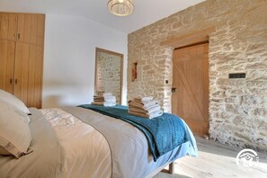 4 chambres, fer et planche à repasser, lit parapluie, Wi-Fi gratuit