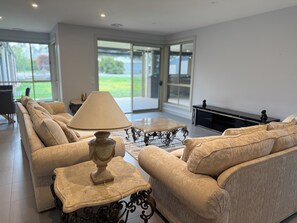 TV - ALAAYA HOME (Wallan)