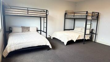 5 Schlafzimmer, Bügeleisen/Bügelbrett, WLAN, Bettwäsche