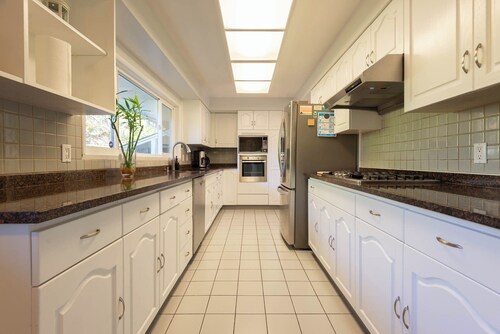 South Vancouver Haven – 3 BD Family Home