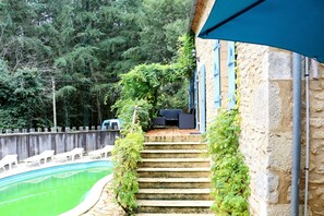 House | Pool | Indoor pool, outdoor pool - Blanquefort Woodland Hill Retreat (Blanquefort-sur-Briolance)