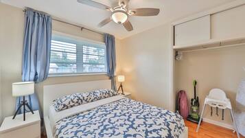 3 bedrooms, iron/ironing board, travel crib, free WiFi