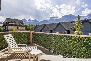 Property grounds - FML207: 2BR Condo with Private Balcony and 360 Degree Views (Canmore)