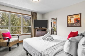 2 slaapkamers, een bureau, een strijkplank/strijkijzer, gratis wifi