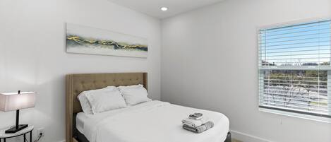 3 عدّة غرف نوم ومكواة/لوح كي وواي فاي مجانًا وملاءات أسرّة