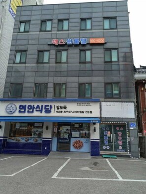 واجهة المنشأة