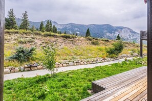 Property grounds - EV Charger / Central Heat / 2 Car Garage / Park 4 Cars / Hot Tub Nearby / Hike! (Mammoth Lakes)