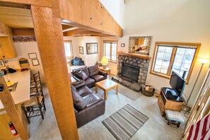 TV, fireplace - Mt Adams 6 - Hot Tub, Bikes, Great North End Forested Location (Sunriver)
