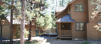 Mt Adams 6 - Hot Tub, Bikes, Great North End Forested Location