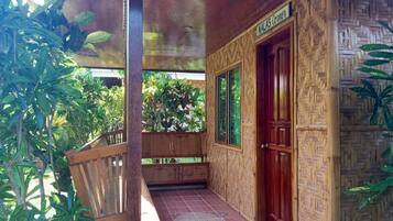 Kamar, 1 kamar tidur, balkon, pemandangan kebun | Bagian depan properti