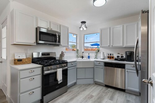 Texas-Style Retreat w/ Fire Pit, Grill & Ping-Pong