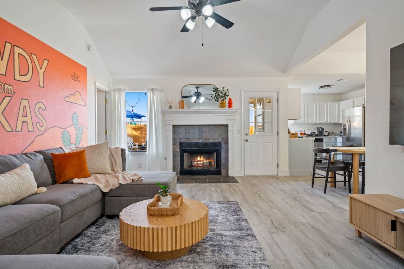 Télévision, cheminée, jeux vidéo, table de tennis de table